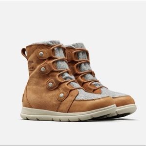 Sorel Joan Explorer boots  7.5 (waterproof )